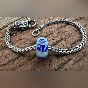 New Authentic Trollbeads Glass Bead- Light Blue Flower Murano white baby 925
